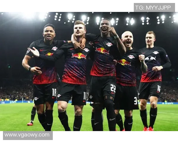 传奇球场上的英雄们:回顾那些有名的经典足球明星与他们的辉煌岁月